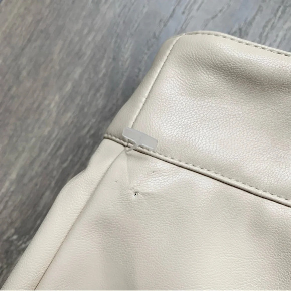 Pretty Little Thing PLT Faux Leather Pleat Cigarette Pant Tapered straight leg - Picture 12 of 16